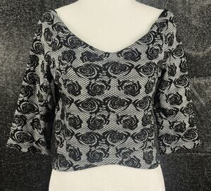 NWT In Style Collection Black Rose Lace Crop Top Long Sleeve Zip Back SZ Medium